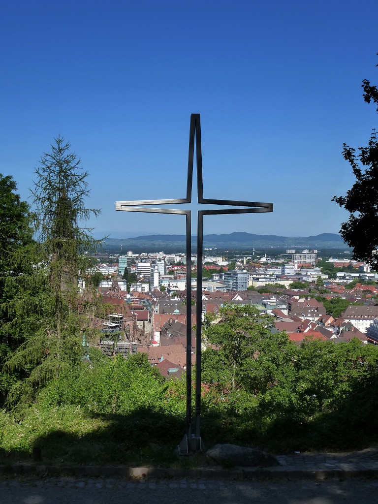 Freiburg, das Kreuz auf dem Schloßberg, Juni 2014