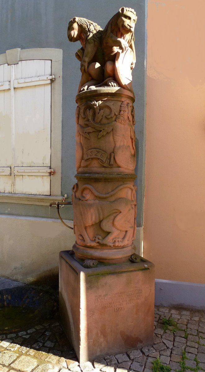 Freiburg, der Lwenbrunnen von 1526 in der Altstadt, Juni 2014