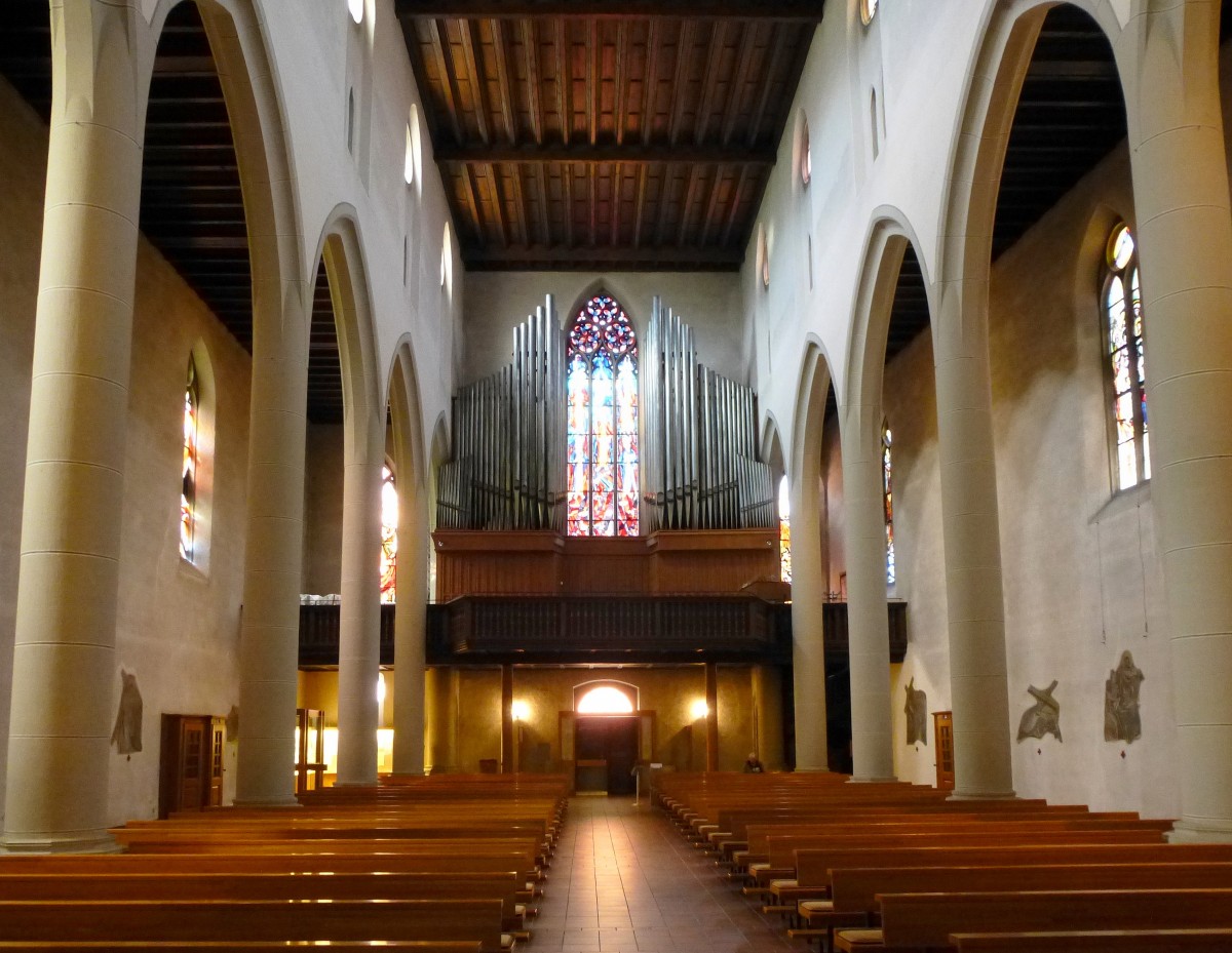 Freiburg, Martinskirche, Blick zur Orgelempore, April 2015