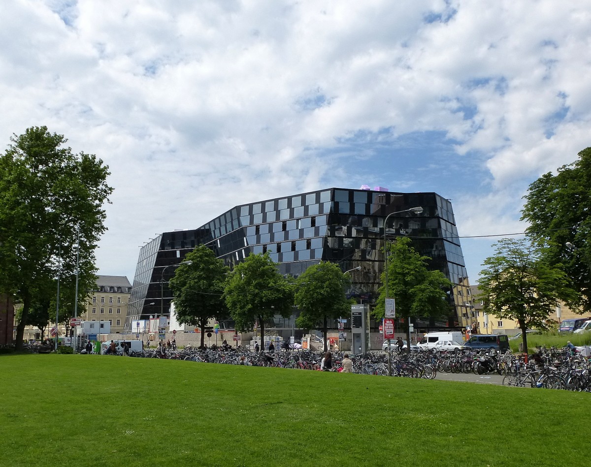 Freiburg, die neue Uni-Bibliothek, Erffnung im Herbst 2014, Architekt ist der Schweizer Heinrich Degelo, Mai 2014