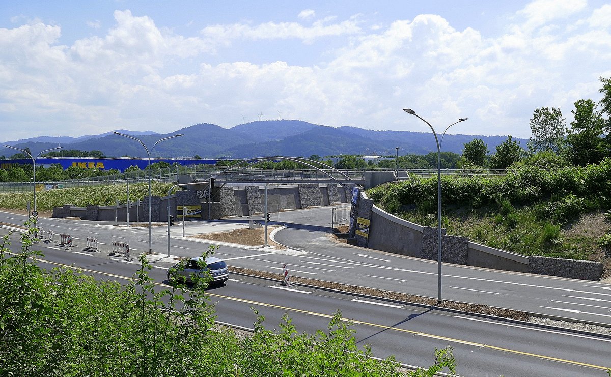 Freiburg, die neue Zufahrt zum im Bau befindlichen Stadion am Flugplatz, von der Granadaallee aus, Mai 2020