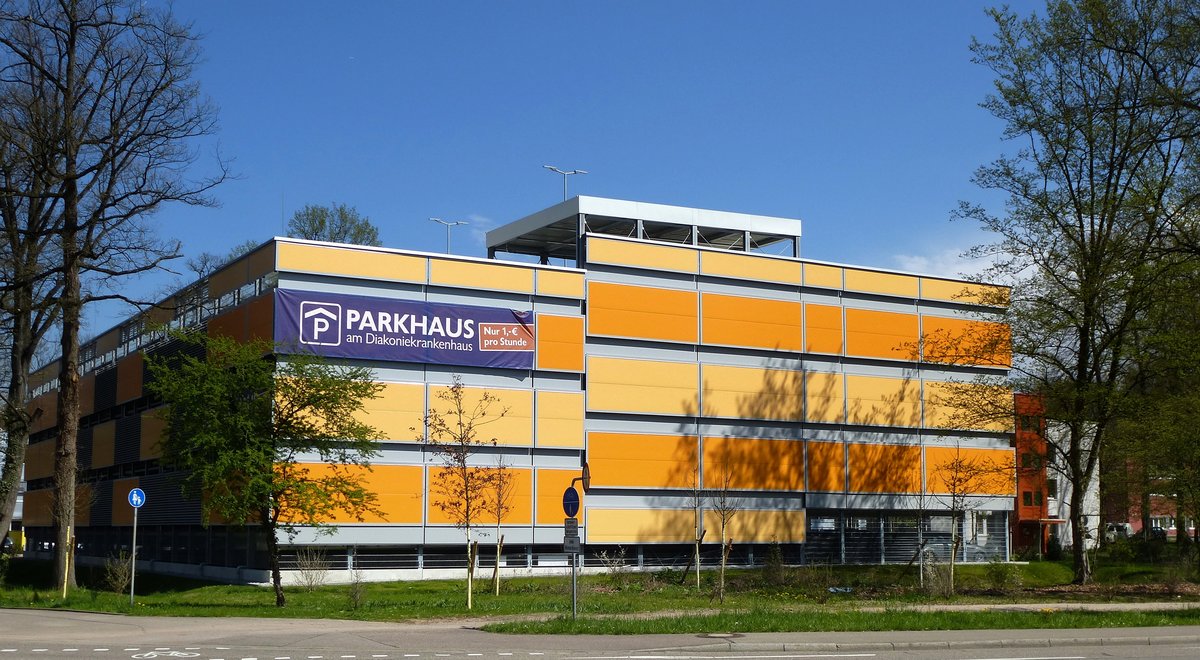 Freiburg, das neuerbaute Parkhaus im Stadtteil Landwasser, April 2016