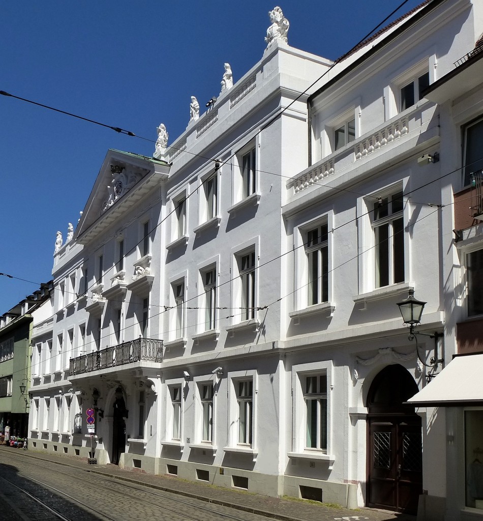 Freiburg, Palais Sickinger in der Altstadt, 1769-73 erbaut durch D'Ixnard als Stadtpalais fr den Reichsfreiherrn von Sickingen-Hohenburg, 1962-65 Umbau zum Gerichtsgebude unter Beibehaltung der historischen Fassade, Juli 2014