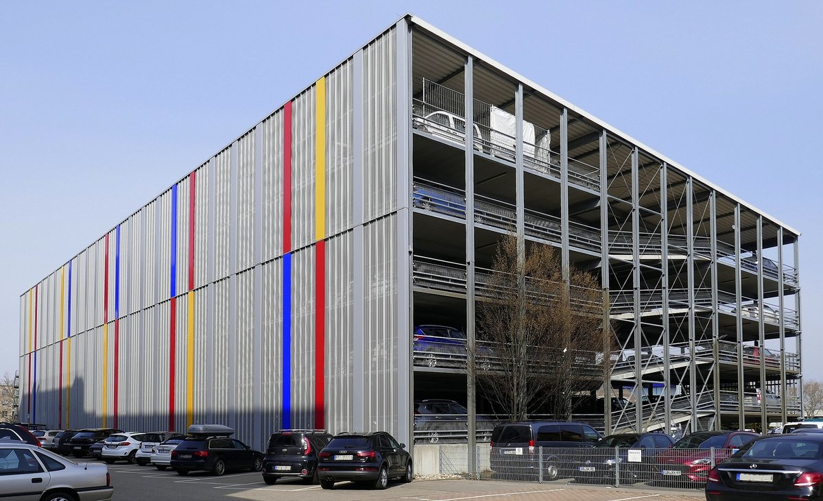 Freiburg, Parkhaus der Universittsklinik, Mrz 2021