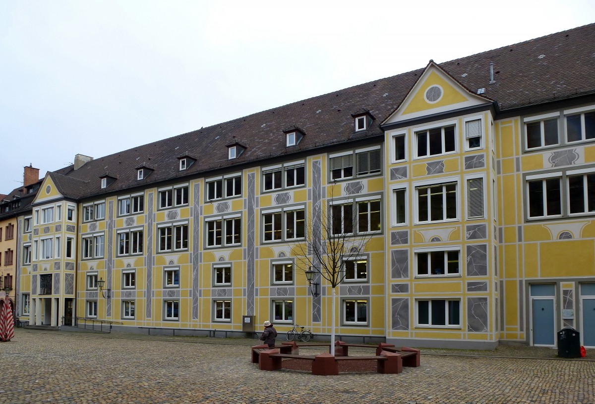 Freiburg, die Stadtbücherei befindet sich in diesem Gebäude am Münsterplatz, Jan.2015