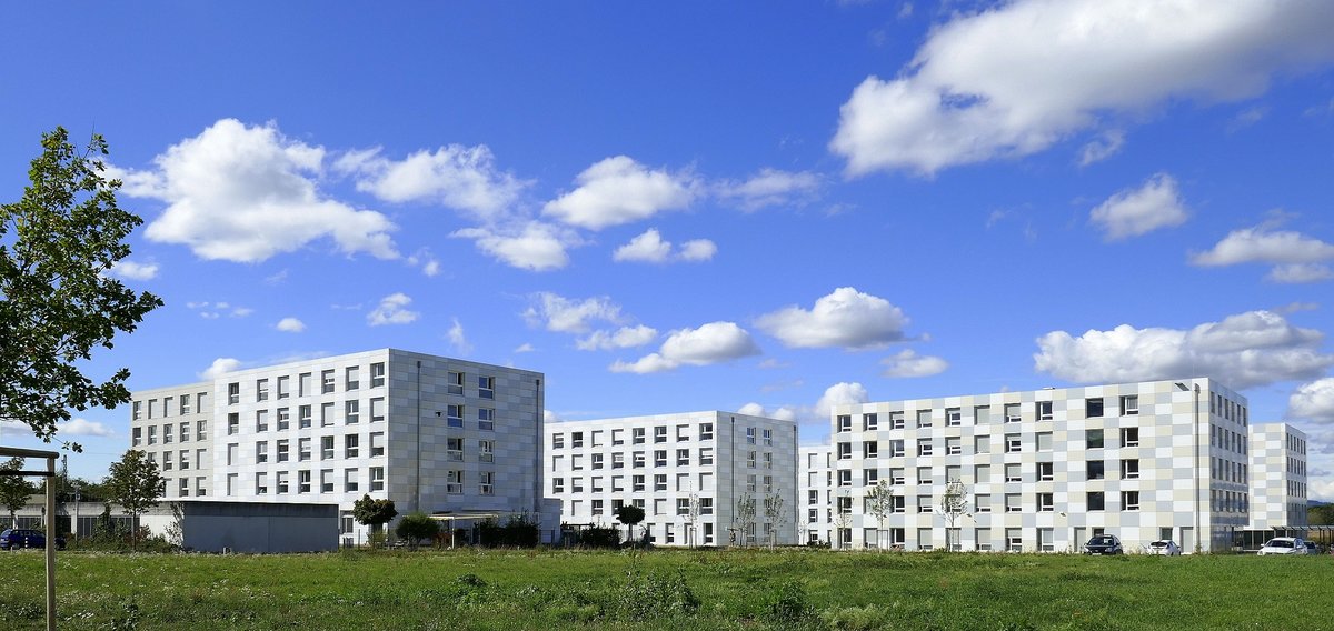 Freiburg, Studentenwohnheime-Neubauten am Flugplatz, Sept.2020