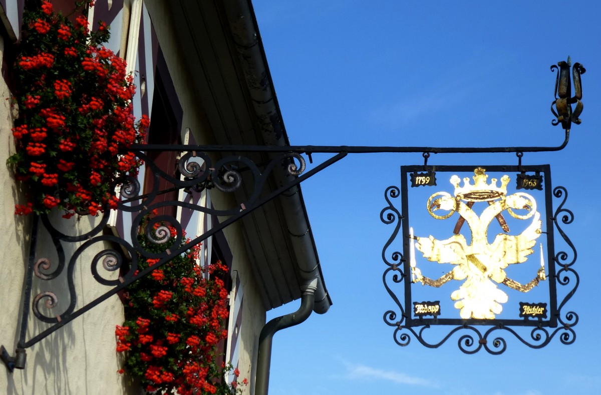 Freiburg-Waltershofen, historisches Gasthaus  Zum Adler , das Schild mit dem sterreichischen Doppeladler stammt von 1799, Sept.2013