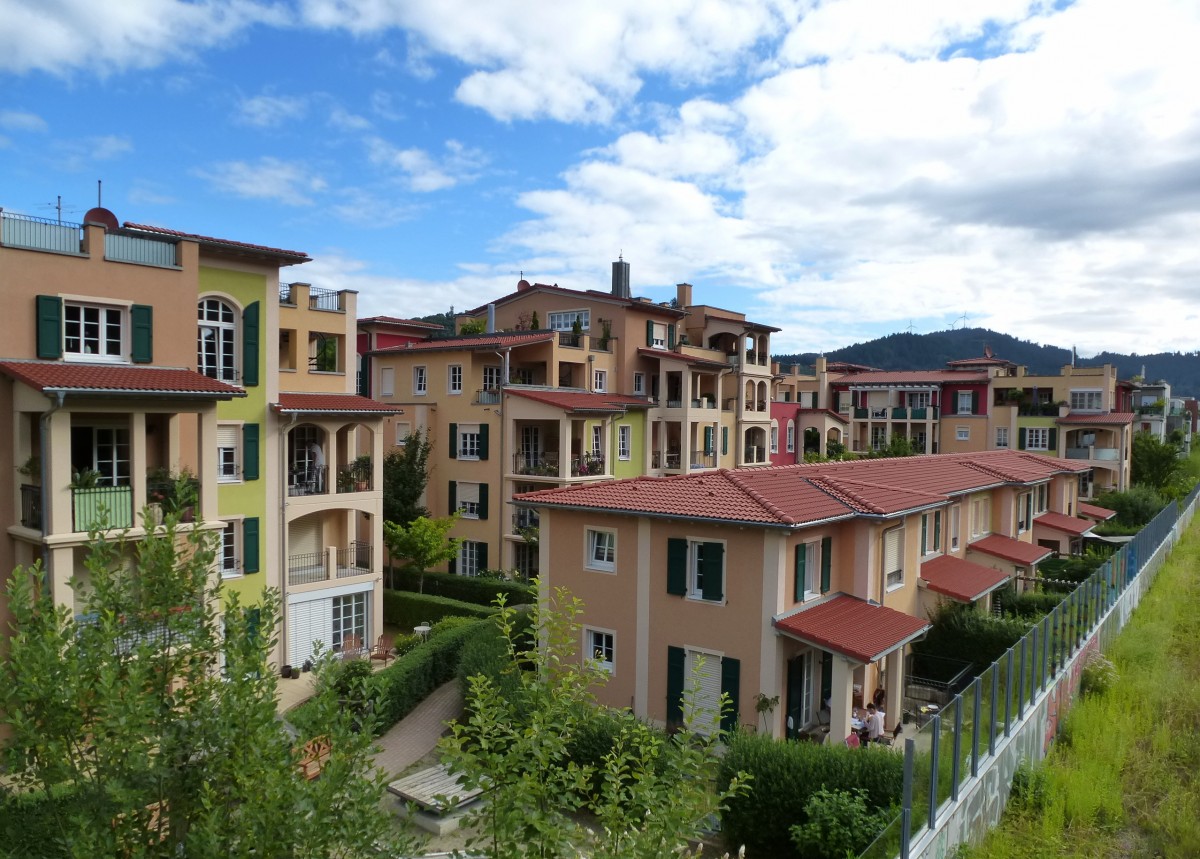 Freiburg, Wohnneubauten an der Hllentalbahn im Stadtteil Wiehre, Aug.2013