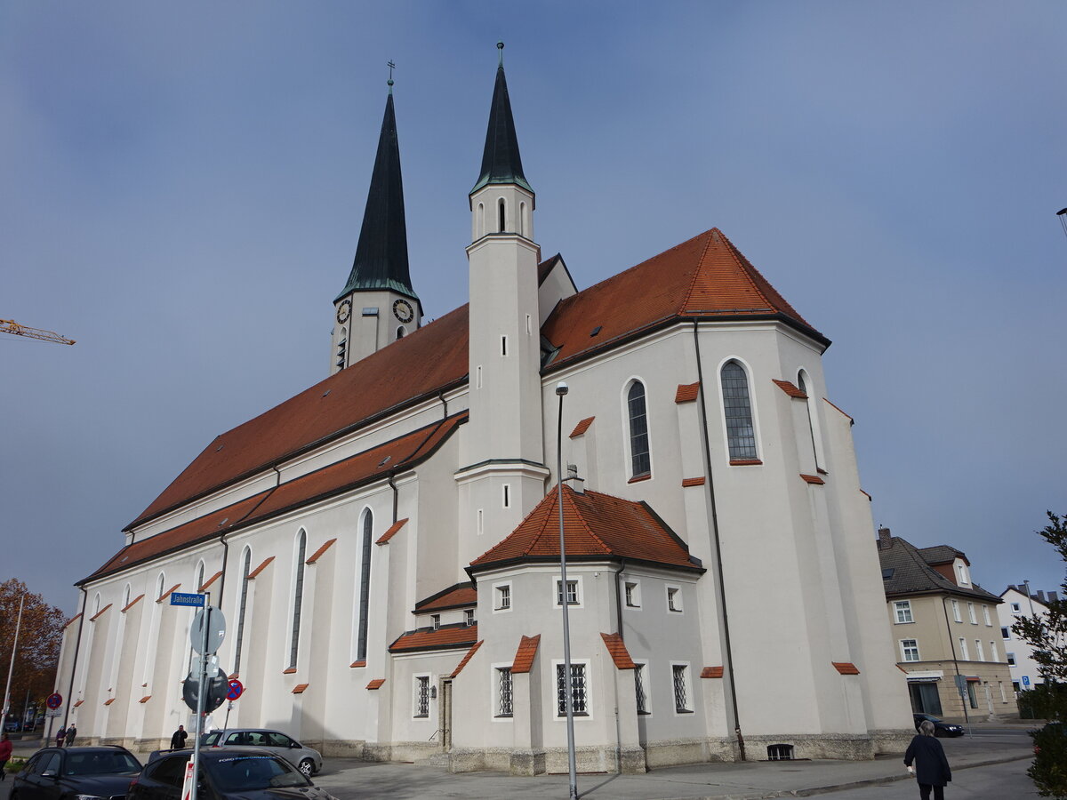 Freilassing, Stadtpfarrkirche St. Rupert, erbaut von 1924 bis 1926 durch Adolf Muesmann (10.11.2018)