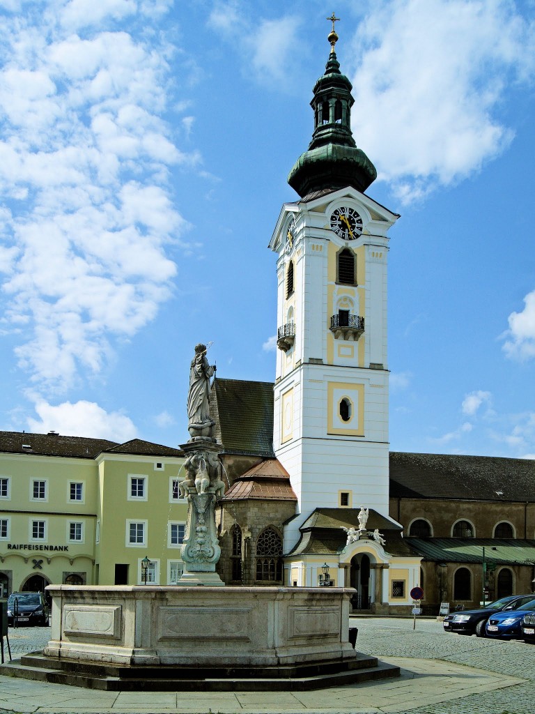 Freistadt in Obersterreich. Stadtpfarrkirche  Katharinenmnster  (21.6.2012)