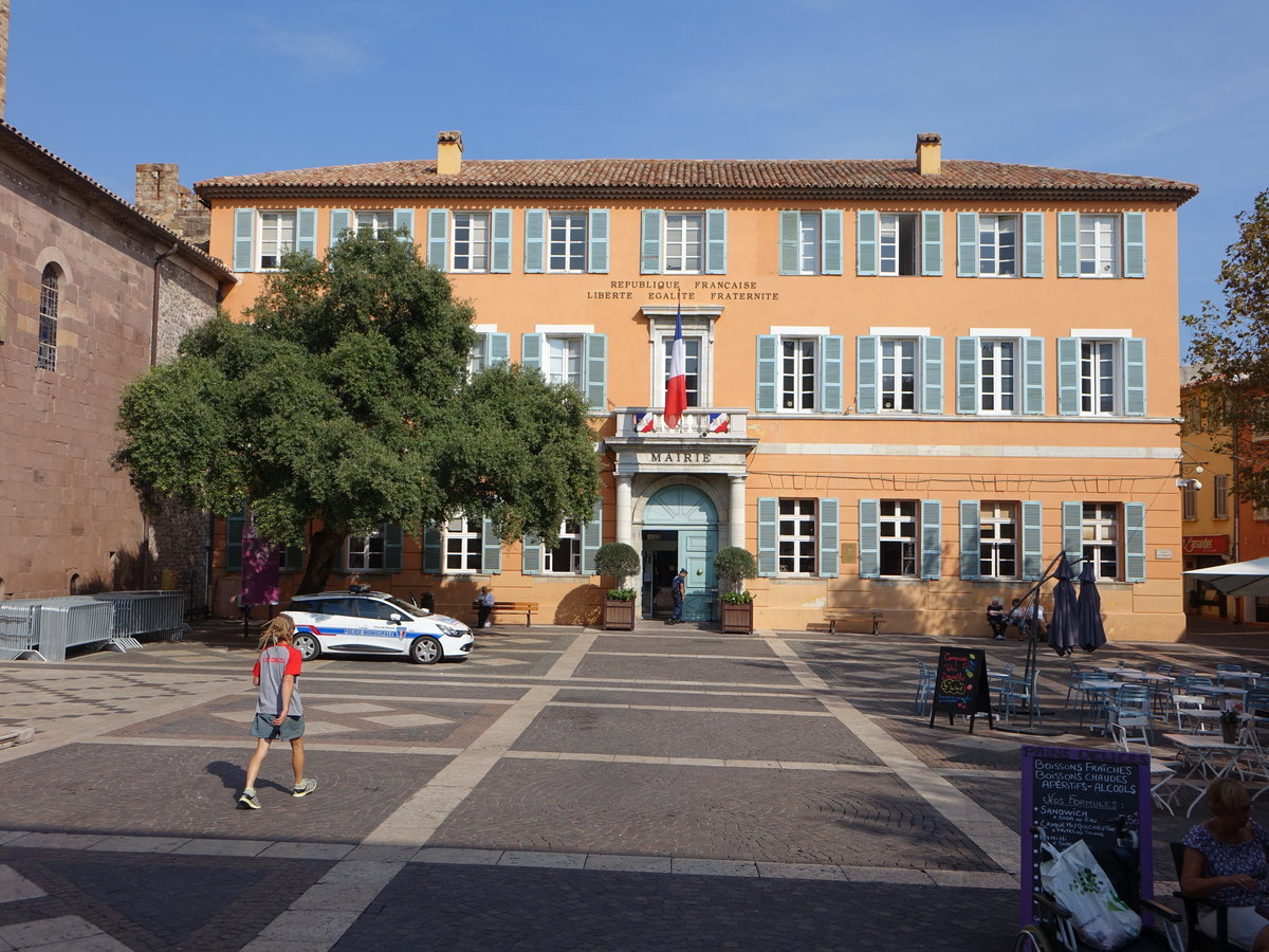 Frejus, ehem. Bischofssitz, heute Rathaus am Place Paul Albert Fevrier  (27.09.2017)