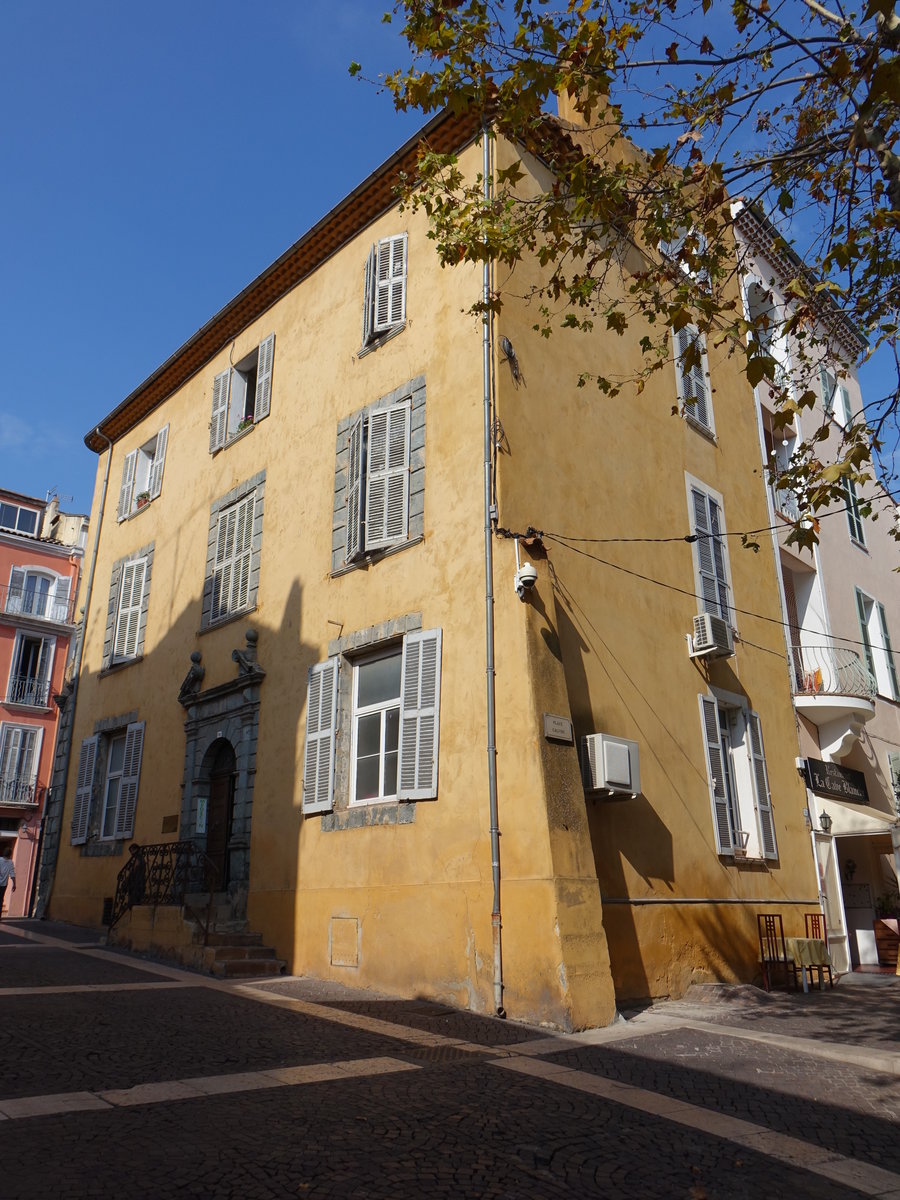 Frejus, historischer Palais am Place du Docteur Calvini (27.09.2017)