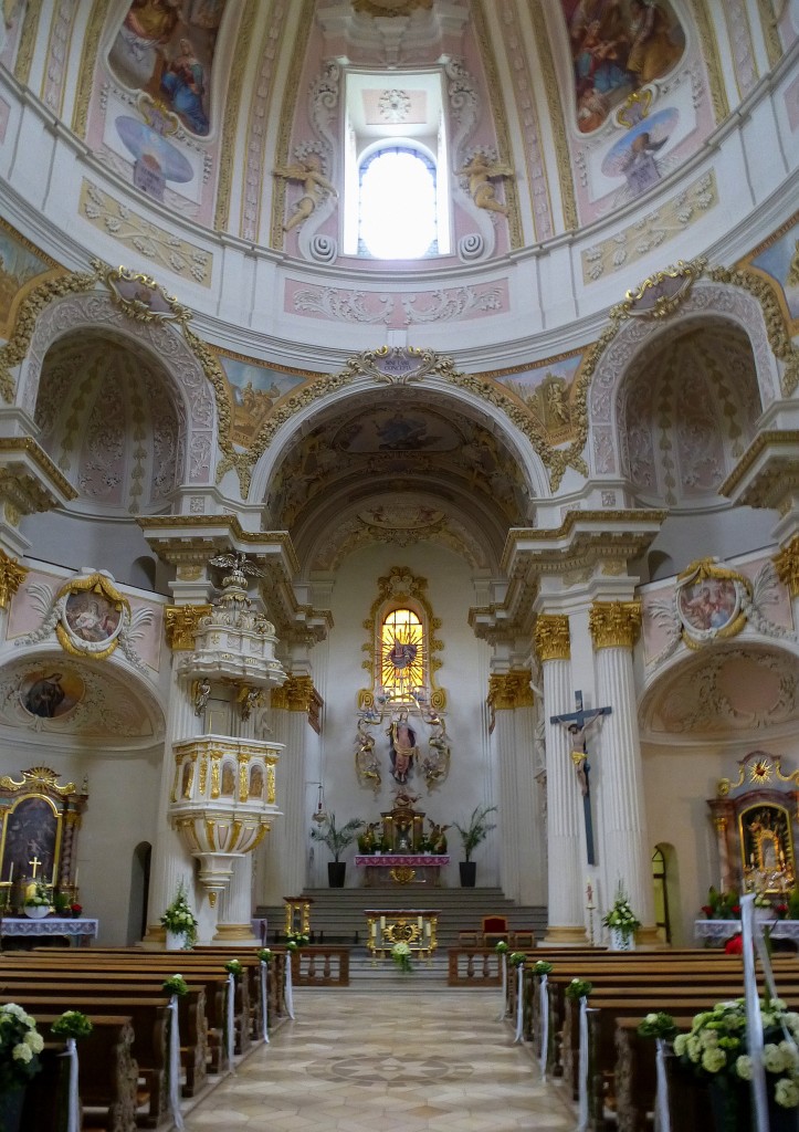 Freystadt, Blick vom Haupteingang zum Altar in der Wallfahrtskirche Maria Hilf, Aug.2014