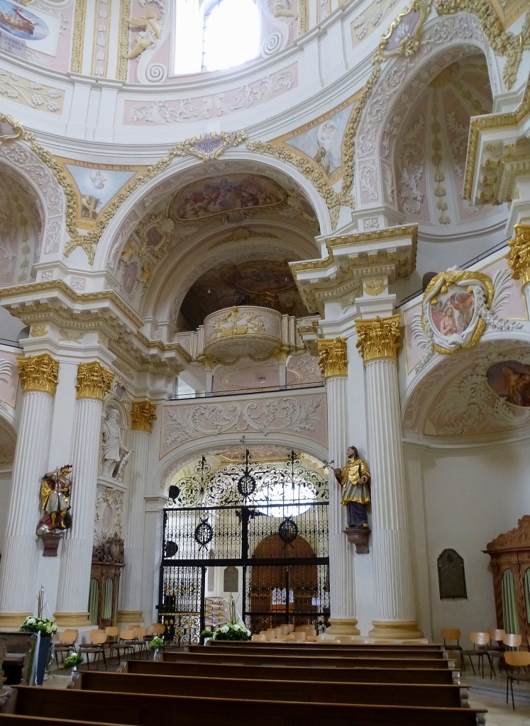 Freystadt, Blick zum Eingangsbereich in der Wallfahrtskirche Maria Hilf, Aug.2014