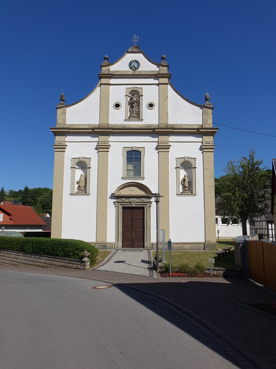 Fridritt, kath. Pfarrkirche Maria Himmelfahrt, Saalbau mit eingezogenem Chor, erbaut von 1740 bis 1742 (07.07.2018)