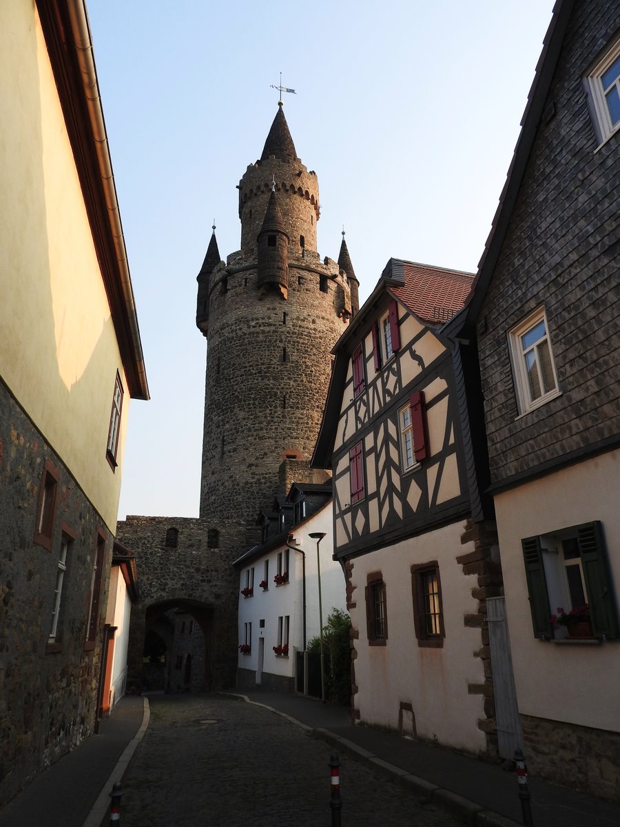 FRIEDBERG/HESSEN-ALTSTADT MIT ADOLFSTURM
1352 erstmals urkundlich erwhnt,der Adolfsturm in der Friedberger Altstadt,am 22.7.2018....