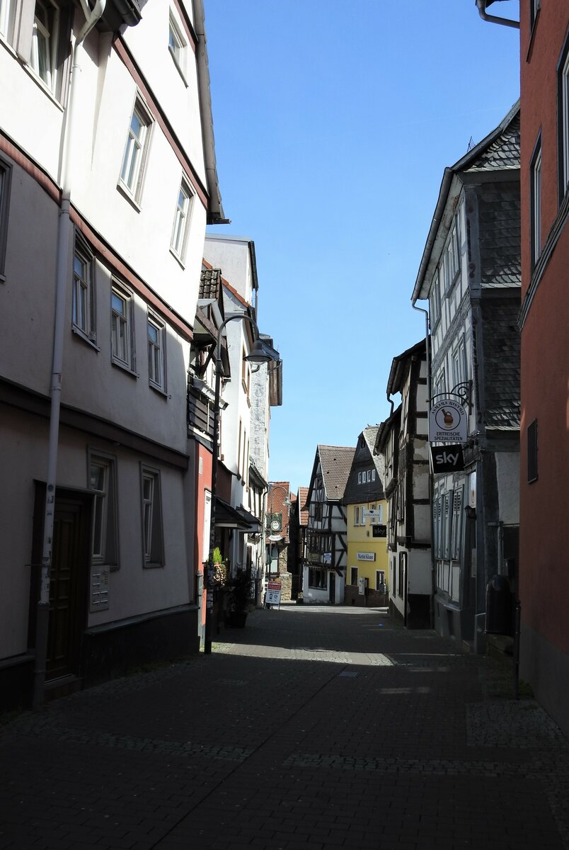 FRIEDBERG/HESSEN- ALTSTADTGASSE
Wunderschne Altstadtgasse mit verwinkelten Fachwerkhusern in FRIEDBERG/HESSEN,der Stadt,wo der King of Rockn-Roll,Elvis Presley,3 Jahre seinen Militrdienst ableistete......
am 11.4.2022...