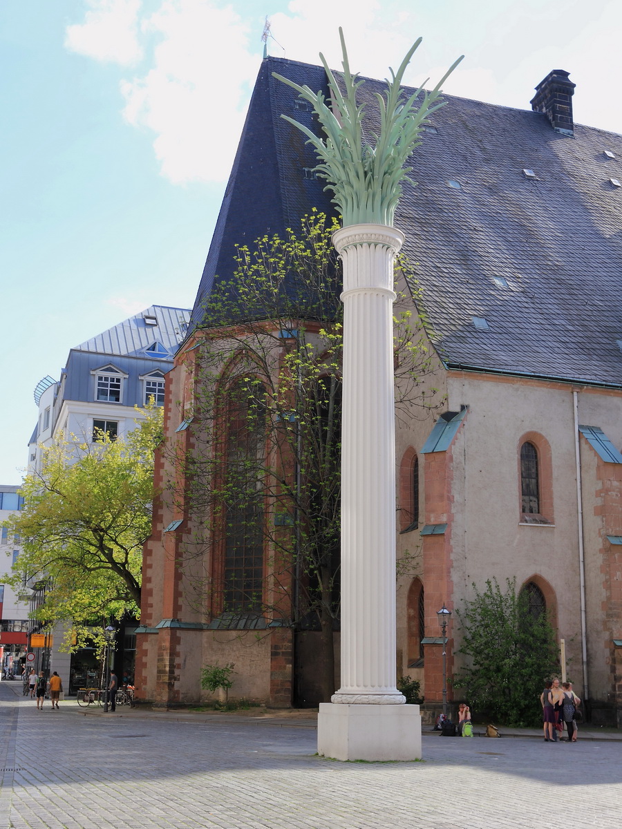 Friedenssule vor der Nikolaikirche (Nikolaikirchhof)in Leipzig am 07. Mai 2016 gesehen.