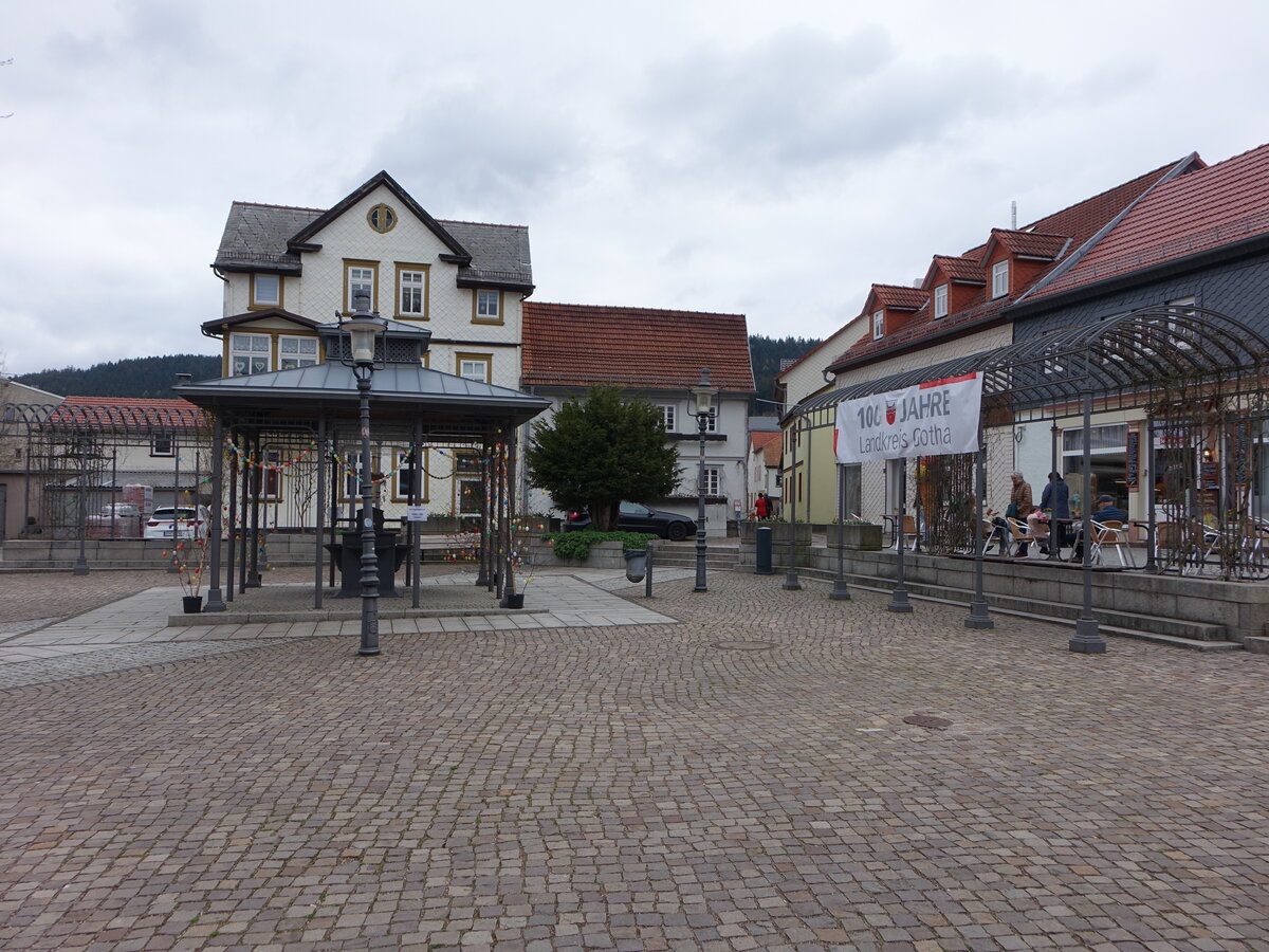 Friedrichroda, Cafes und Huser in der Marktstrae (15.04.2022)