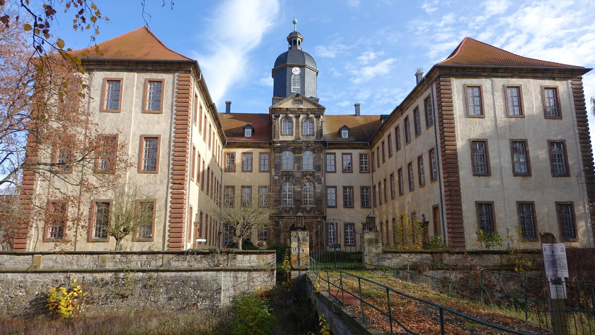 Friedrichswerth, barockes Wasserschloss, erbaut von 1677 bis 1689 durch Friedrich I. Herzog von Sachsen (12.11.2022)