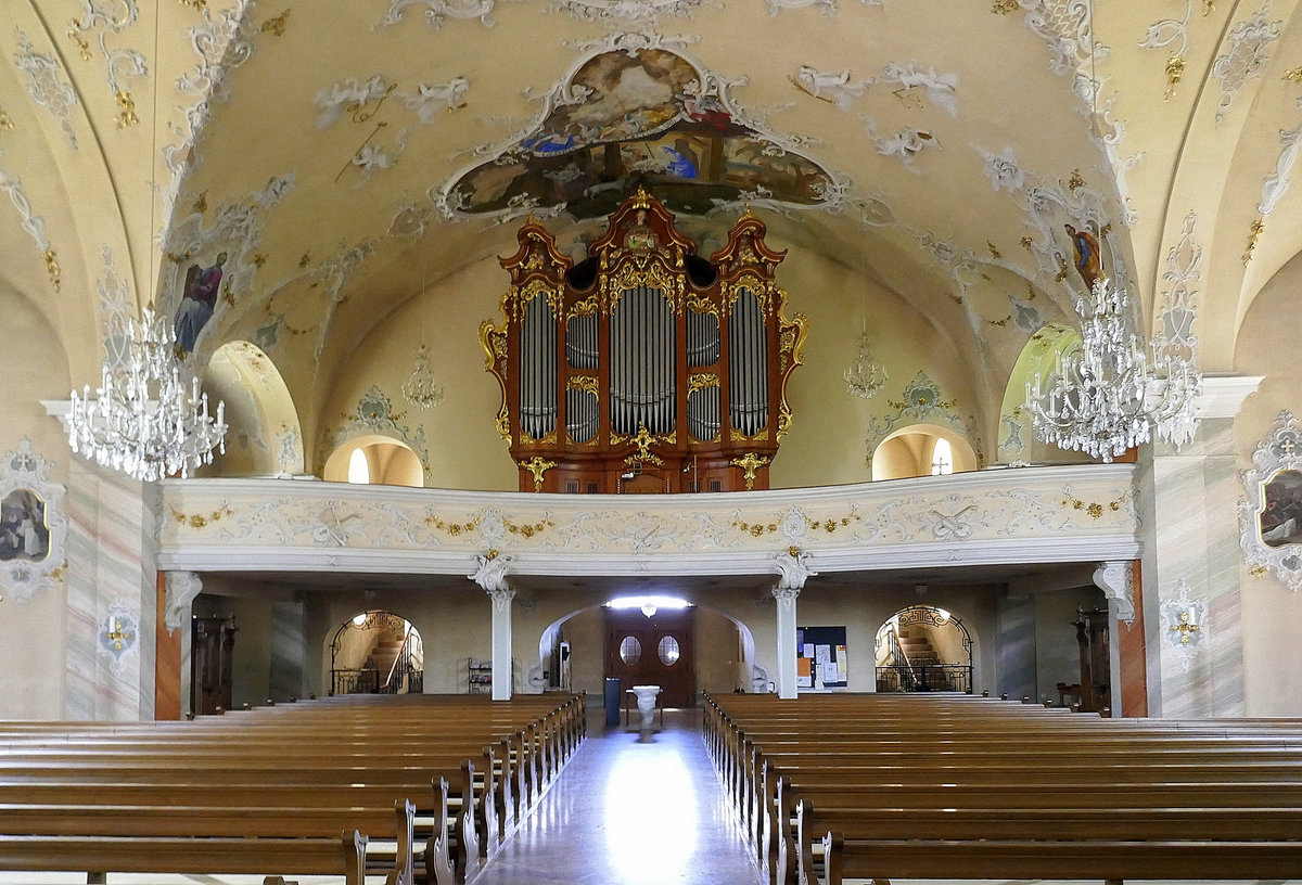 Friesenheim, Kirche St.Laurentius, Blick zur Orgelempore, April 2020