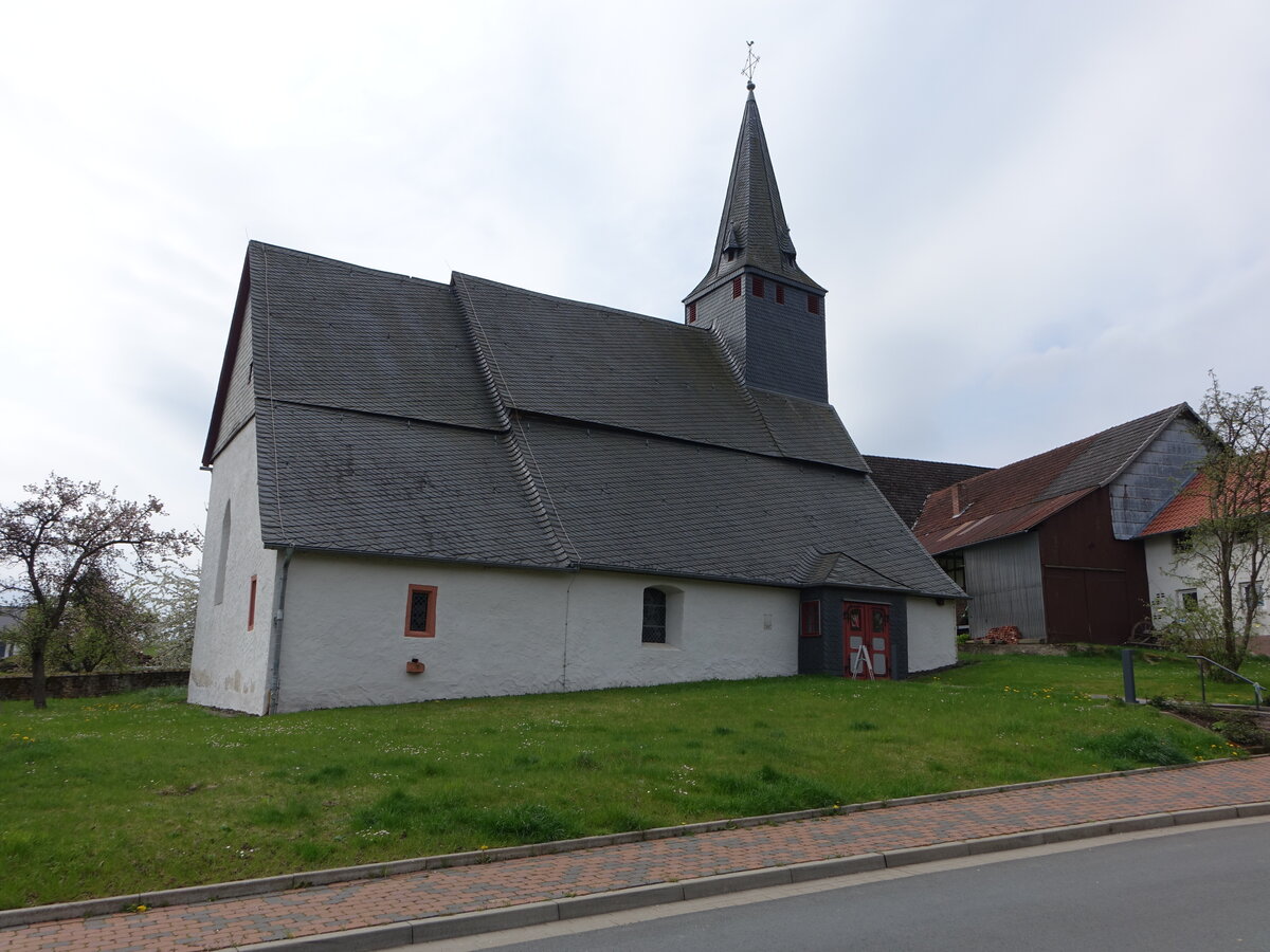 Frohnhausen, evangelische Kirche, erbaut im 12. Jahrhundert (01.05.2022)