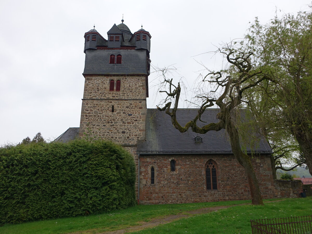 Fronhausen, evangelische Kirche, Chorturmkirche aus dem 12. Jahrhundert (30.04.2022