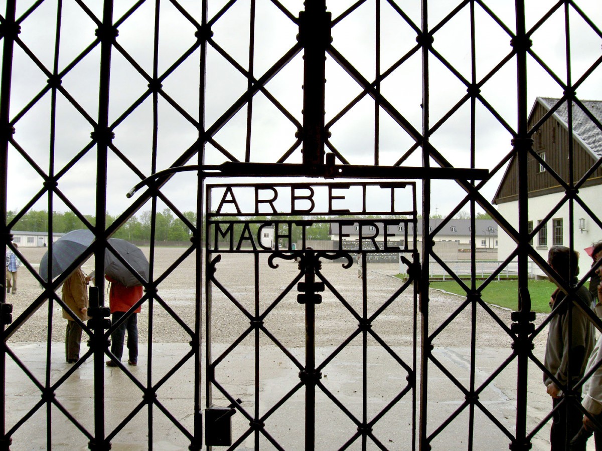 Frherer Haupteingang des Konzentrationslagers Dachau. Aufnahme: 4. Mai 2005