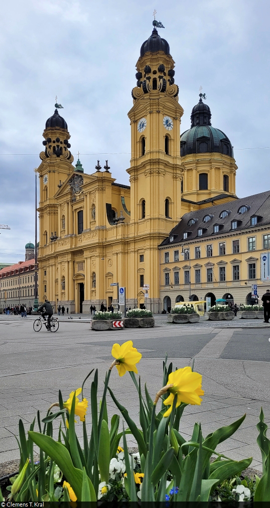 Frhlingserwachen auf dem Mnchner Odeonsplatz. Im Bild die katholische Kirche St. Kajetan und Adelheid (Theatinerkirche).

🕓 12.4.2023 | 13:29 Uhr