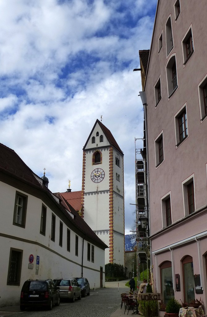 Fssen, Blick vom Magnusplatz zur Basilika St.Mang, April 2014