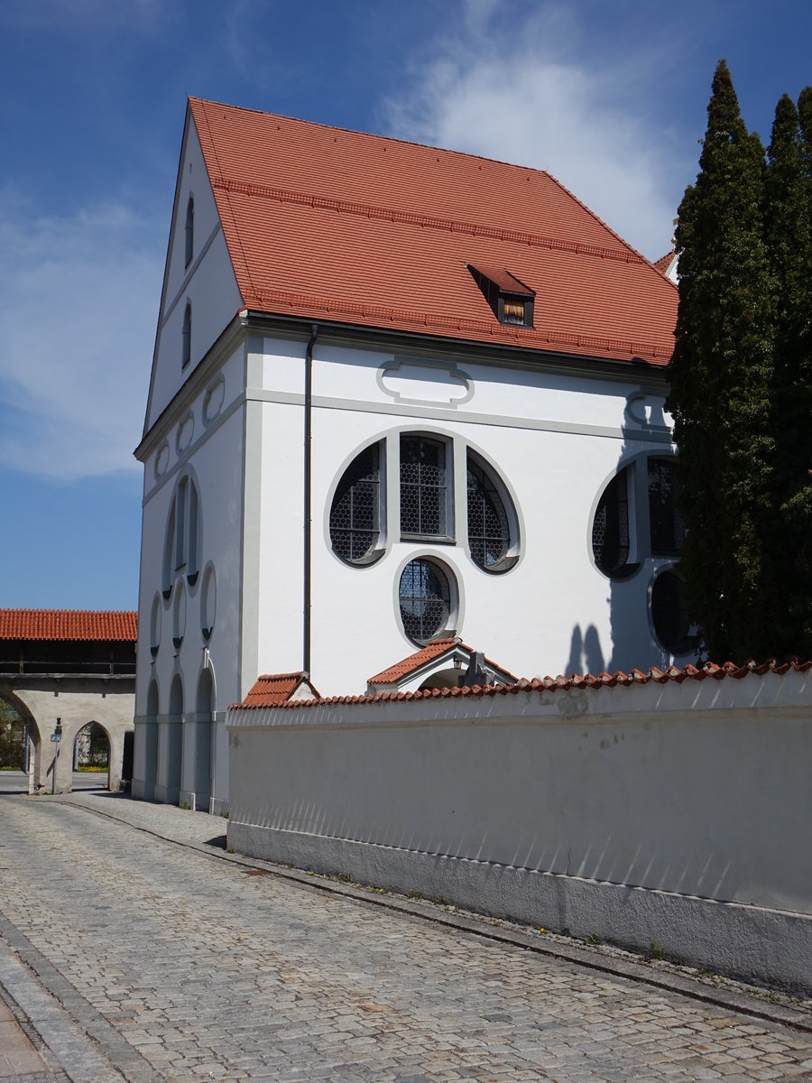 Fssen, Friedhofskirche St. Sebastian, erbaut ab 1507, Erneuerung des Langhaus 1721 durch Mang Schuster (26.04.2021)
