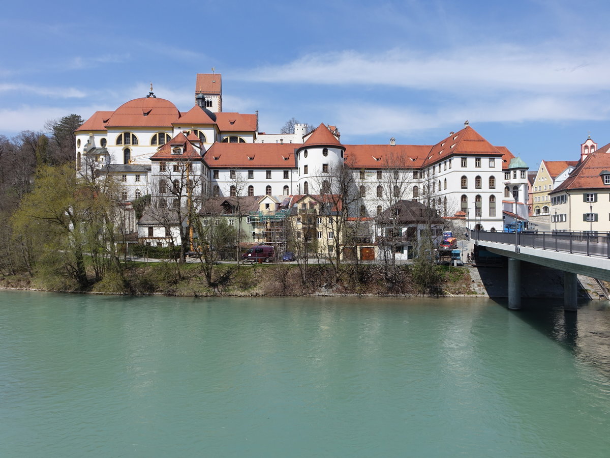 Fssen, Hohes Schloss und ehem. Benediktiner Kloster St. Mang (26.04.2021)