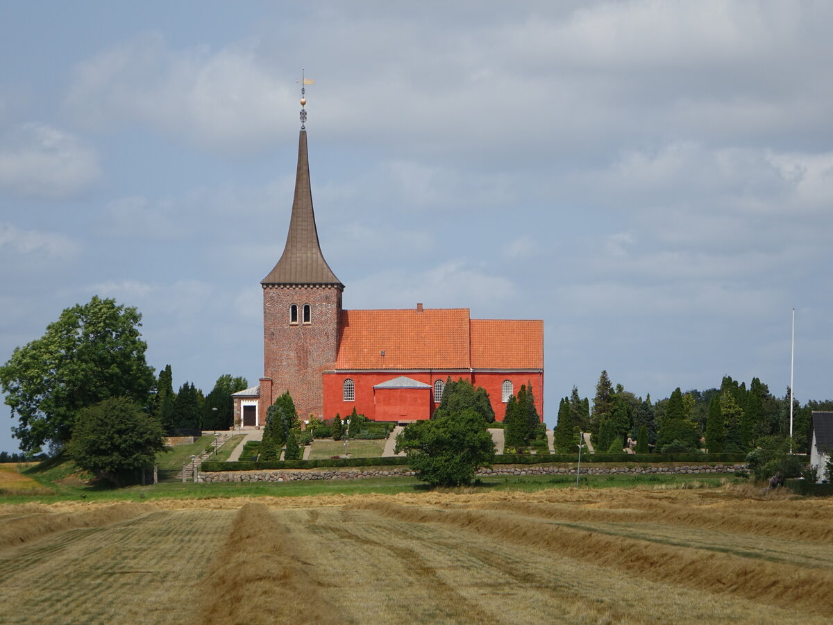 Fuglse, evangelische Dorfkirche am Fuglsevej, erbaut 1595 (18.07.2021)
