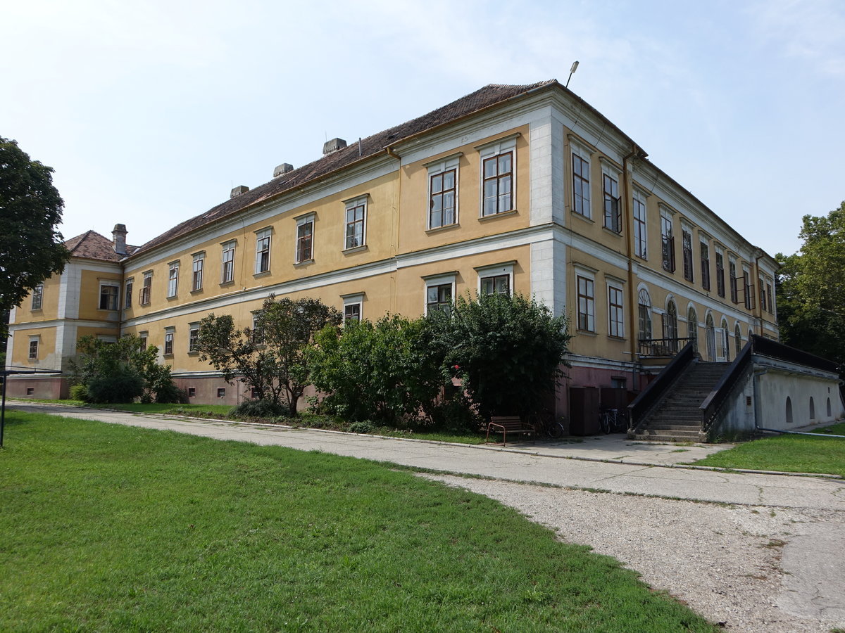 Gabcikovo, Schloss Amadeovsk katiel, erbaut Ende des 18. Jahrhunderts im barock-klassizistischen Stil (28.08.2019)