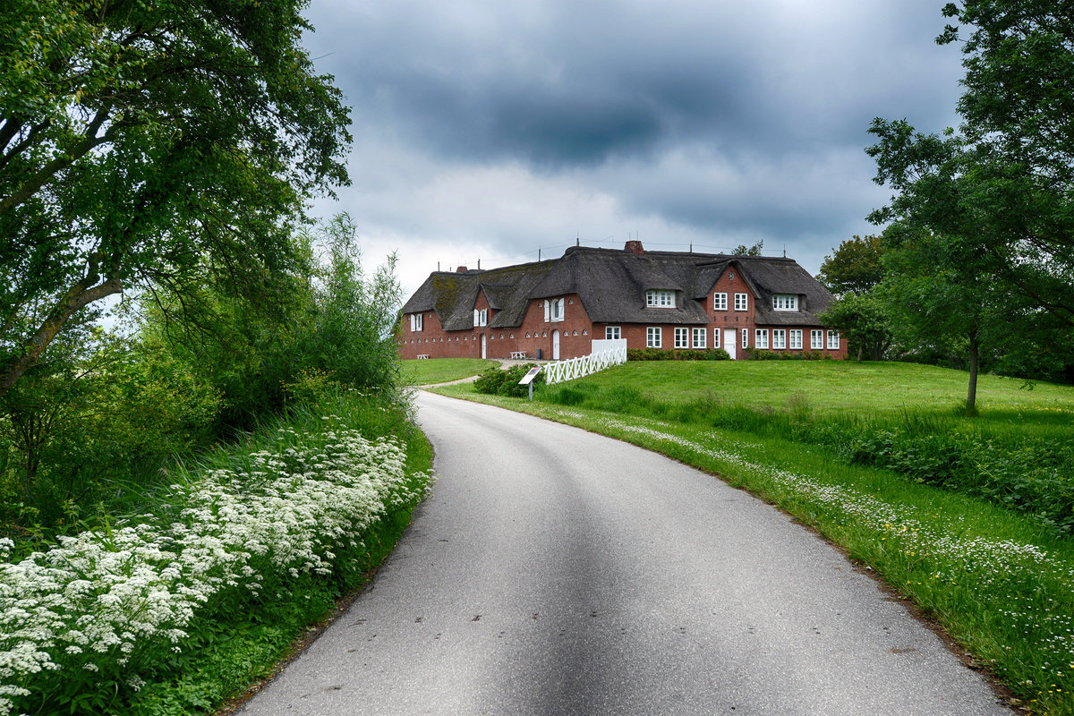 Gstehaus Seebll im Amt Sdtondern (Kreis Nordfriesland). Der Hof war einst Wohnsitz des Knstlers Emil Nolde (1867-1956). Aufnahme: 12. Juni 2019.