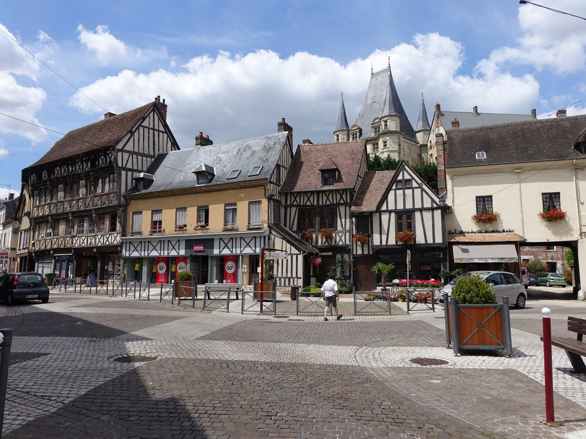 Gaillon, Huser in der Rue General de Gaulle (15.07.2016)