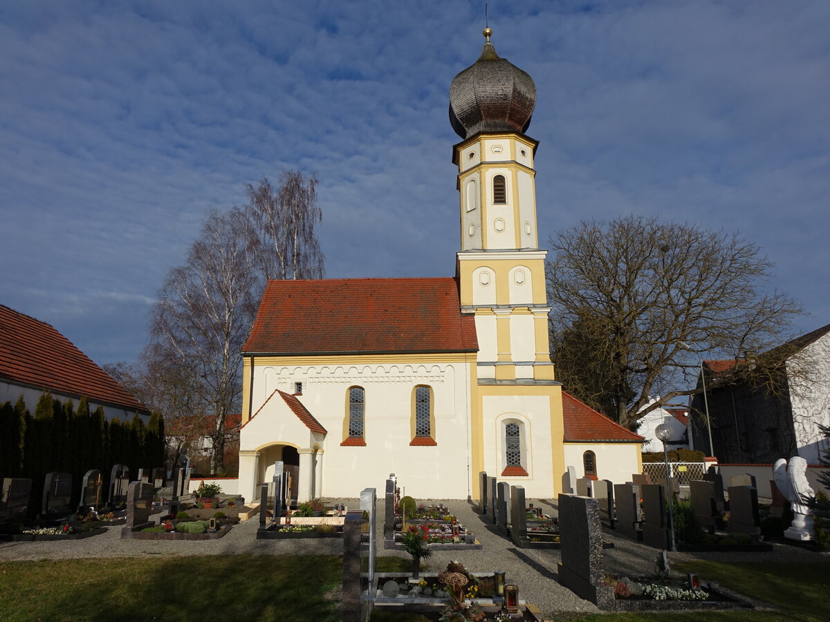 Gambach, Pfarrkirche St. Laurentius, erbaut im 17. Jahrhundert (25.12.2015)