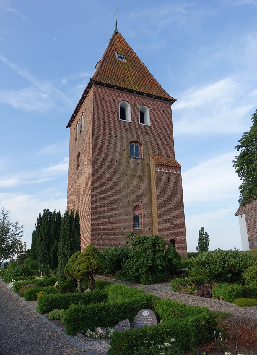 Gammel Rye, Kirchturm aus dem 15. Jahrhundert der Ev. Kirche (25.07.2019)