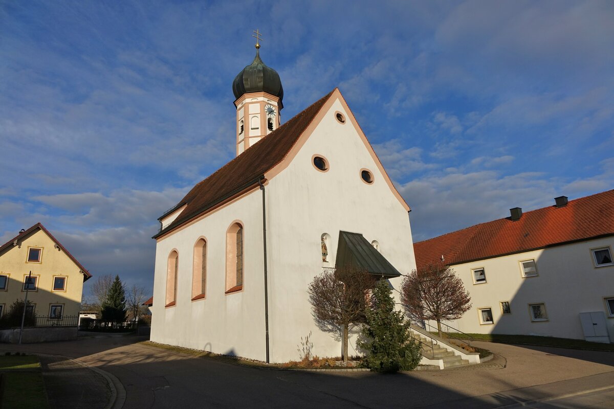 Gammersfeld, Pfarrkirche St. Leonhard, Saalkirche erbaut von 1721 bis 1722 (24.12.2014)