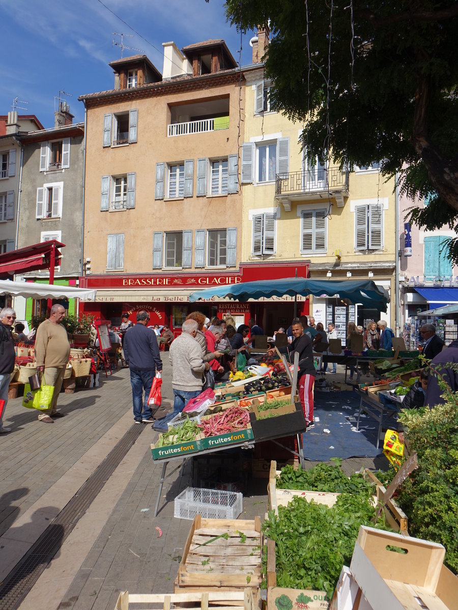 Gap, Huser am Place Jean Marcellin in der Altstadt (23.09.2017)