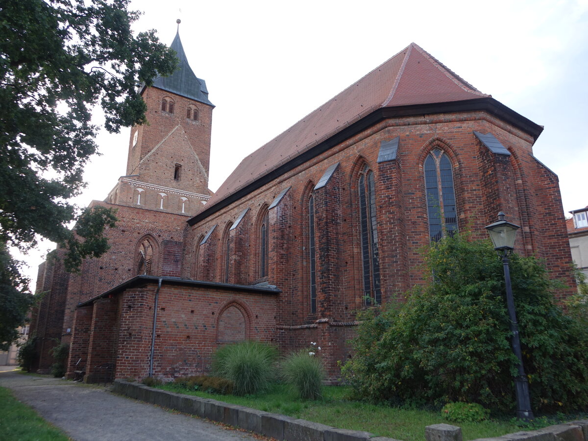 Gardelegen, St. Nicolai Kirche am Holzmarkt, Chor erbaut 1420, Langhaus 15. Jahrhundert, zerstrt 1945, restauriert bis 1993 (09.08.2025)
