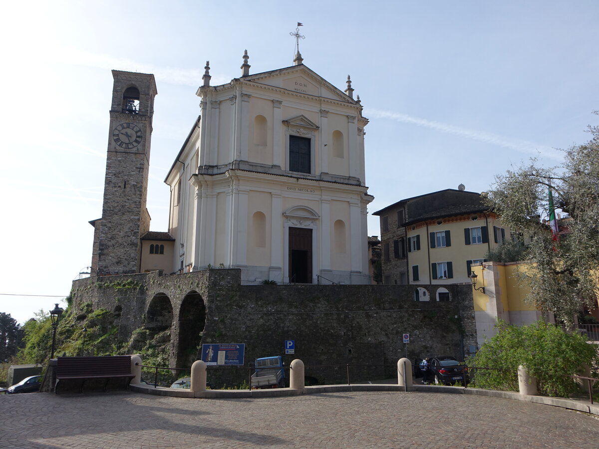 Gardone Riviera, Pfarrkirche San Nicolo, erbaut bis 1740 durch den Architekten Paolo Soratini (13.04.2024)