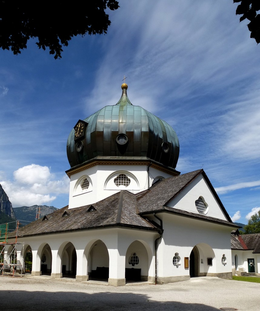 Garmisch-Partenkirchen, Friedhofskirche und Aussegnungshalle am Partenkirchener Friedhof, erbaut 1913, Aug.2014