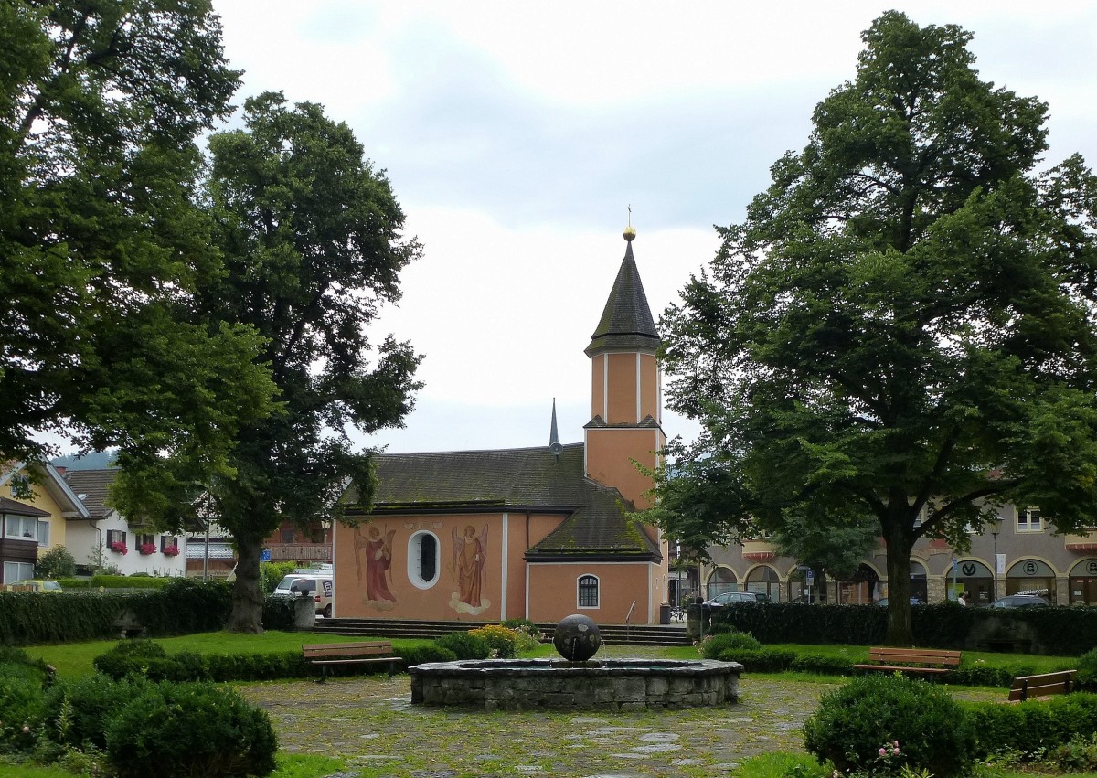 Garmisch-Partenkirchen, nach Umgestaltung von 1914 wurde aus dem ehemaligen Friedhof an der St.Sebastian-Kapelle eine Parkanlage, Aug.2014