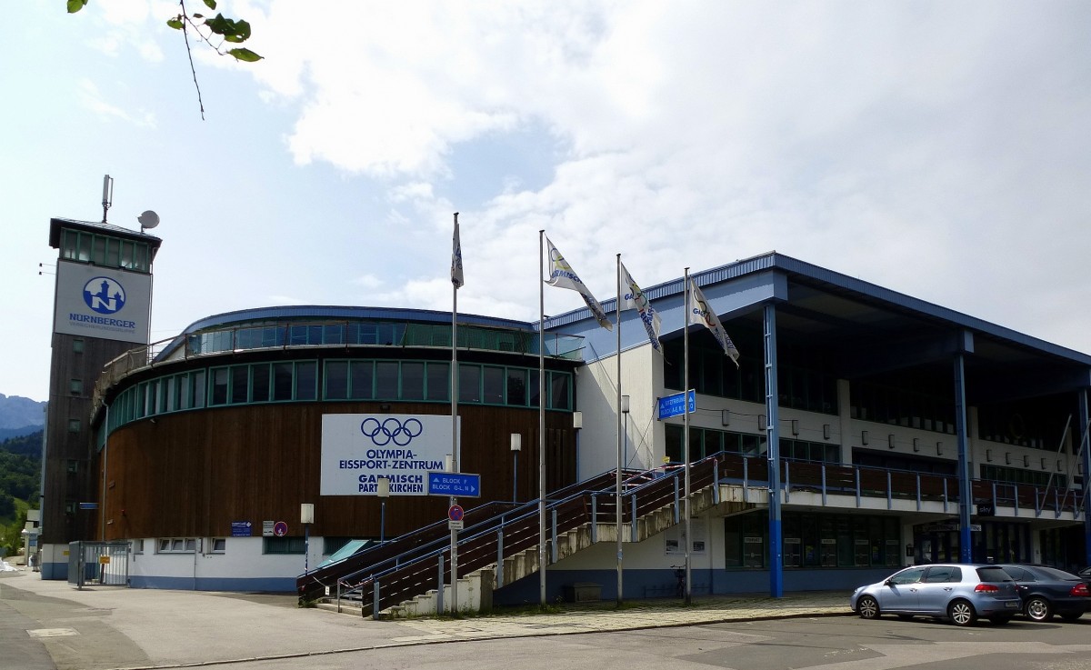 Garmisch-Partenkirchen, das Olympia-Eissportzentrum, gebaut fr die Winter-Olympiade 1936, im Dez.1934 erffnet, gehrt heute zu den grten und modernsten Anlagen seiner Art in Europa, Aug.2014