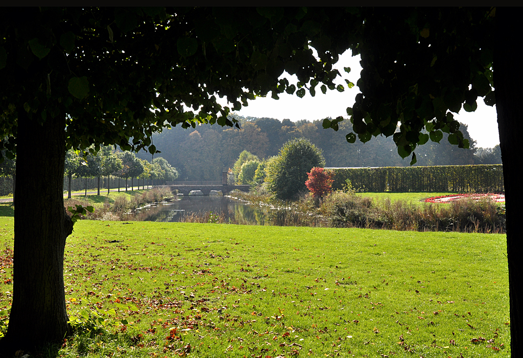 Garten- und Wasseranlage im Park des Schlosses Augustusburg in Brhl (Rheinland)  - 07.10.2013