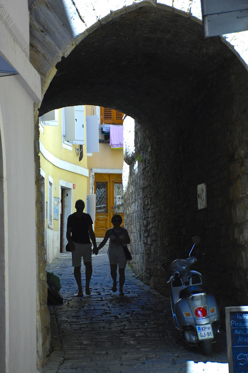 Gasse in Piran in Slowenien. Aufnahme: 26. Juli 2016.