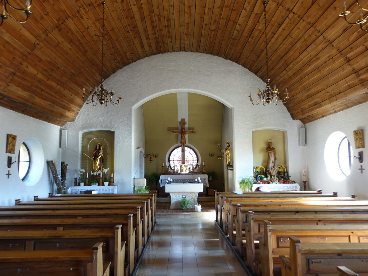 Gasseldorf, kath. Kirche Beatae Mariae Virginis, erbaut von 1950 bis 1952 von Fritz Freitag (13.10.2018)