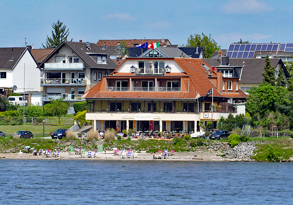 Gasthaus/Hotel  Rheingold  am Rheinufer in Monheim - 06.05.2017