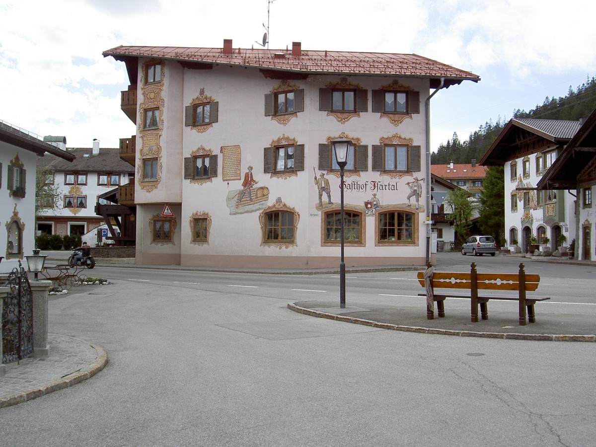 Gasthof Hartal am Dorfplatz von Wallgau im Werdenfelser Land (29.04.2012)